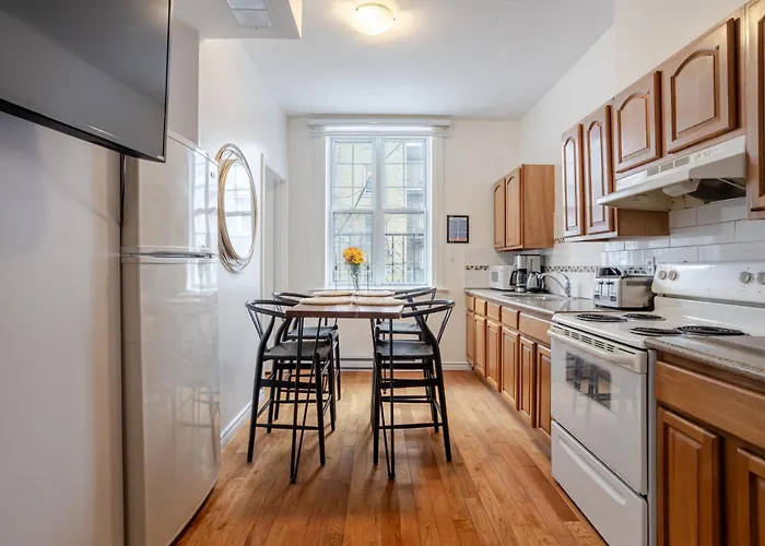 Chic 4Br Haven Sunlit In Downtown Mtl