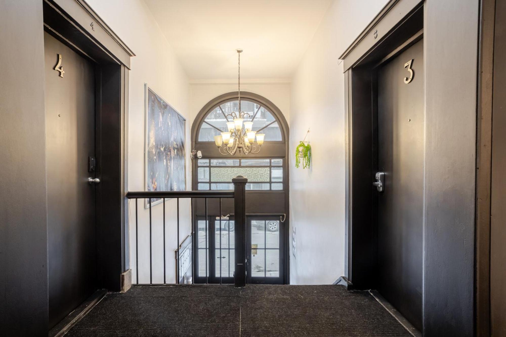 Appartement Chic 4br Haven Sunlit In Downtown Mtl Montréal