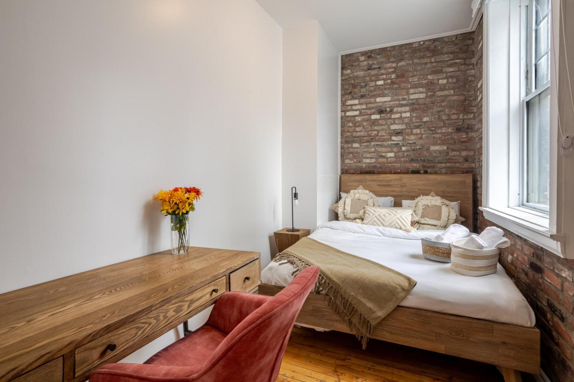 Chic 4br Haven Sunlit In Downtown Mtl Appartement Montréal